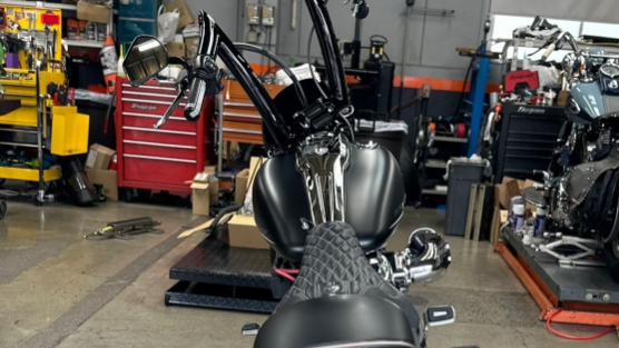 魔裟斗の愛車が激変！ハーレー・ブレークアウトを大胆カスタム、その姿にファン熱狂