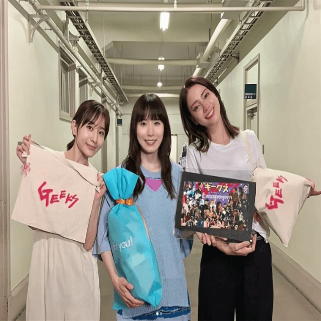 滝沢カレン、ドラマ「ギークス」視聴御礼のフォト公開！松岡茉優・田中みな実とも親睦深まる