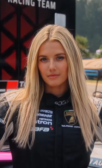 この佇まい、惚れる…かっこよすぎると話題！美女レーサーの本気レース姿