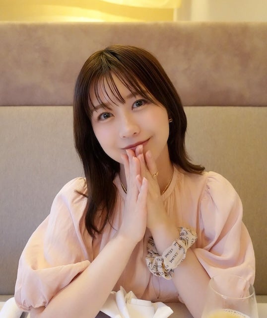 「1日お疲れ様です」元AKB48・篠崎彩奈の“ねぎらい”オフショットにファンから反応続々