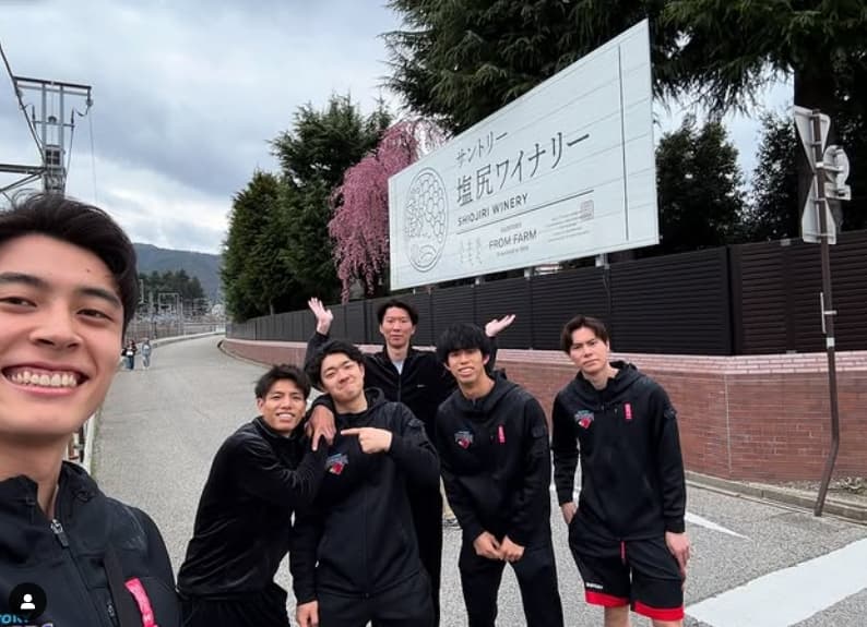 「試合の合間にワイナリー？」髙橋塁が投稿した塩尻ワイナリーでのオフショットに癒される人続出