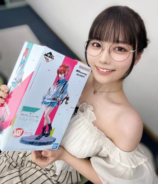 『ガンダム』好きの東雲うみ、”ジークアクス”マチュのフィギュアを手に喜びショットを投稿！