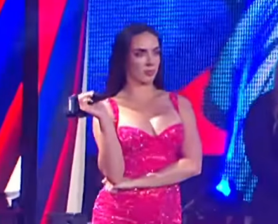 WWE 大統領級の登場！？チェルシー・グリーン、“秘密兵”を引き連れNXTにサプライズ登場！