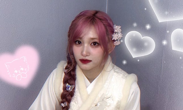 「ビジュアル神」大人気韓国アイドル、MC務める番組のオフショット公開