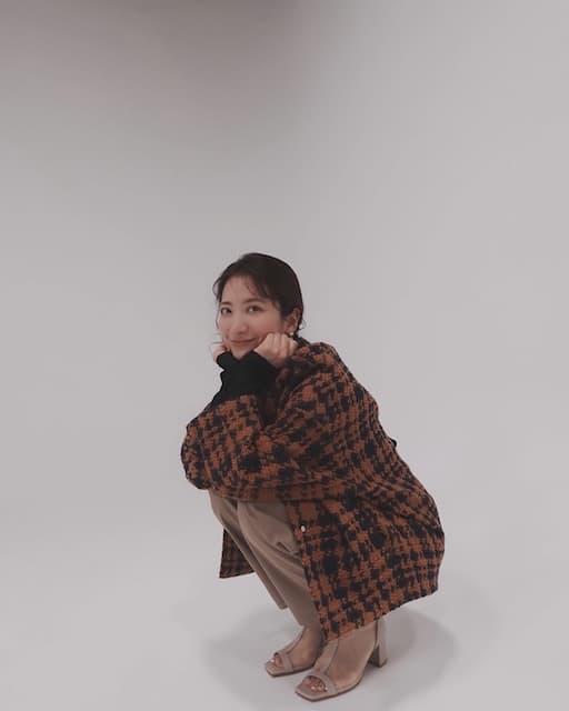 「重力に負けじと顔を引き上げるに限ります」笹崎里菜、“朝早い撮影日”の髪型を披露！