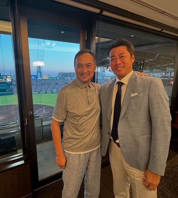 上原浩治　あのハリウッドスターと野球場でツーショット！