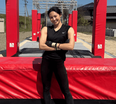 「やめられへんで！」ムキ子と話題の美女アスリート、オブスタクルスポーツに挑戦！ターザンモードの奮闘姿にファン白熱「凄すぎて敵いません」