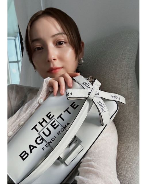 2児の母である佐々木希が美しすぎる最新ショットを公開🎀