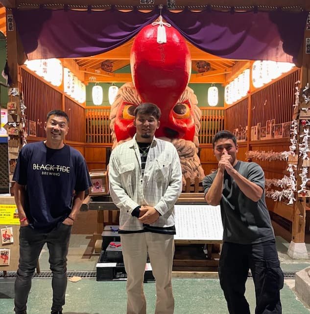 ラグビー日本代表・山田章仁　大分のやよい天狗通りでラグビー仲間と👺