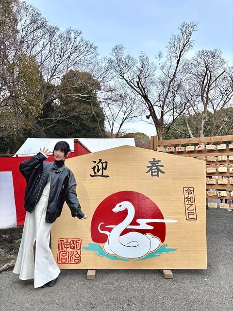 「めっちゃいいしおめでたい」年女アイドルの〇〇コーデに反響