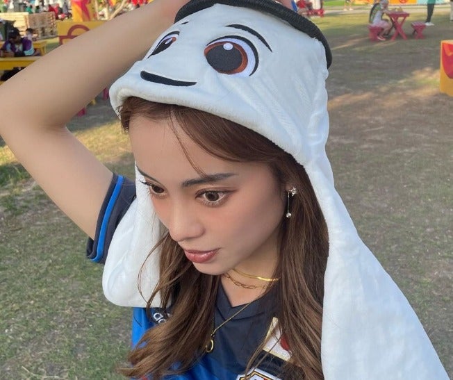 W杯で話題の「ワールドクラス美女」が最新ショット公開🌟あざとい姿にドキッ💓