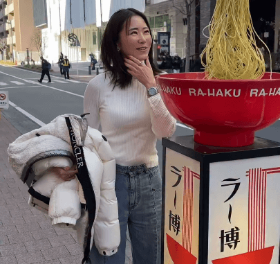 「とても可愛い」美女キャスター、ラーメン博物館へ！箸が自動で動く”ユニークな現地ムービー”に反響続々
