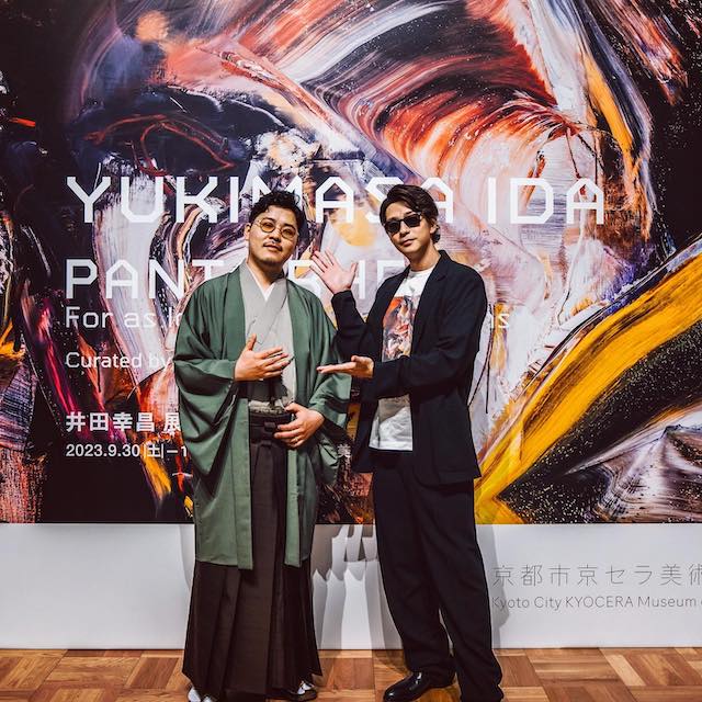 三浦翔平が大規模展覧会へ出張！作家・井田幸昌との2Sを公開