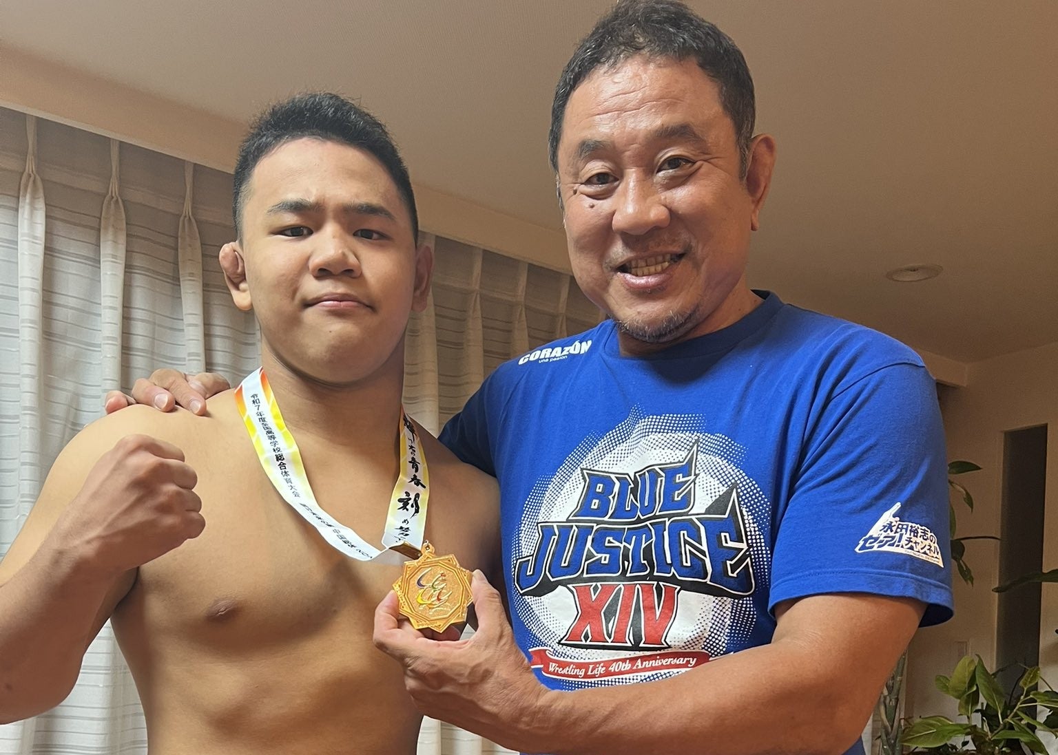 永田裕志、インターハイで奮闘した息子に感謝　記念撮影で親子の絆にじむ