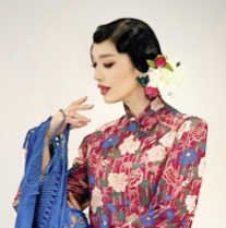 アンミカ、華麗なるチャイナドレス姿を披露！「トークィーンズ」で圧倒的存在感