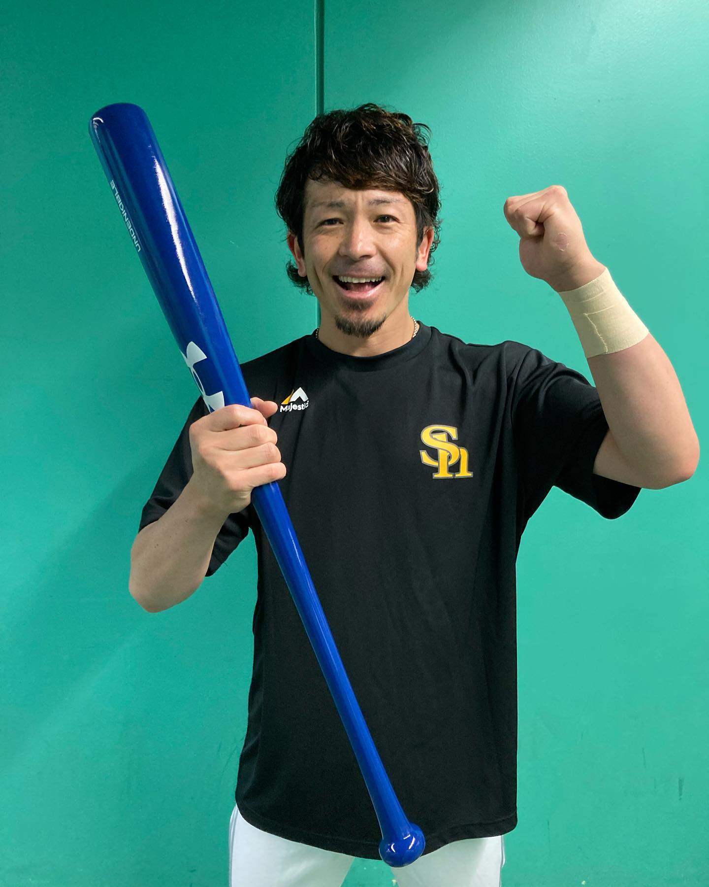 ⚾️マッチこと松田宣浩が父の日にバットとツーショット🔥