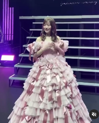 日向坂46の東村芽依がピンクのドレス姿を披露 自身の卒業セレモニー終え感謝を綴る
