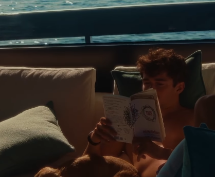 シャルル・ルクレールがバカンス満喫 愛犬レオとの癒やしの船上ショット公開