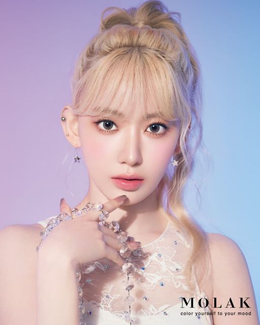 LE SSERAFIM・宮脇咲良「カラコンドアップ美顔4連ショット」にファン歓喜！