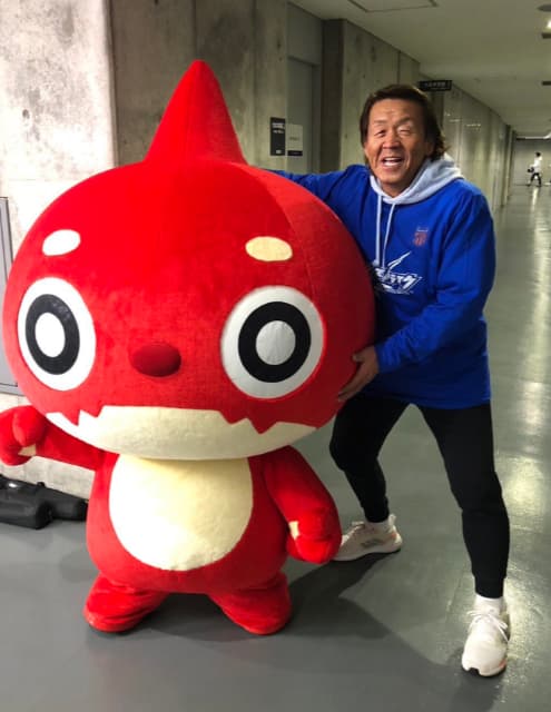 元プロレスラーの長州力、FC東京の開幕戦に駆けつける！