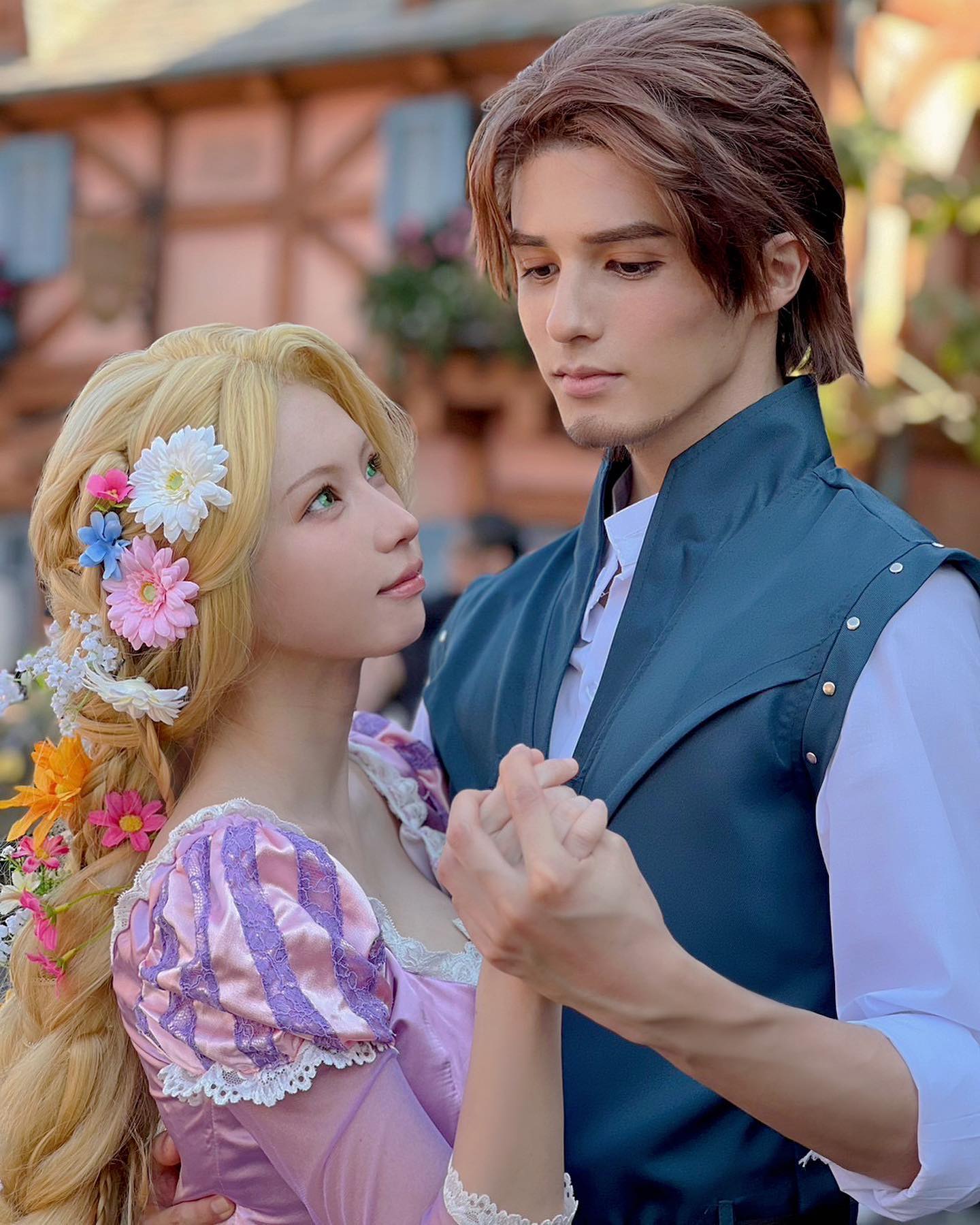 まるで本物のラプンツェル💕 人気コスプレイヤー・えなこが大反響✨