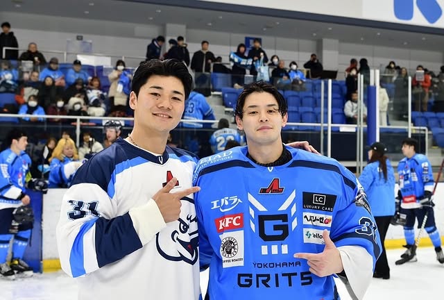 「親友、開のアイスホッケーに」日ハム・清宮幸太郎、”早実同級生”アイスホッケーイケメン選手との2Sが話題！