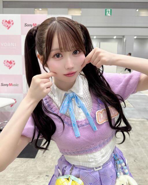 大谷映美里、ツアー衣装で2ショット撮影会。高めツインテールとうさぎモチーフにファンも胸キュン