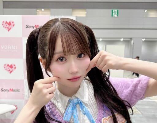 大谷映美里、ツアー衣装で2ショット撮影会。高めツインテールとうさぎモチーフにファンも胸キュン