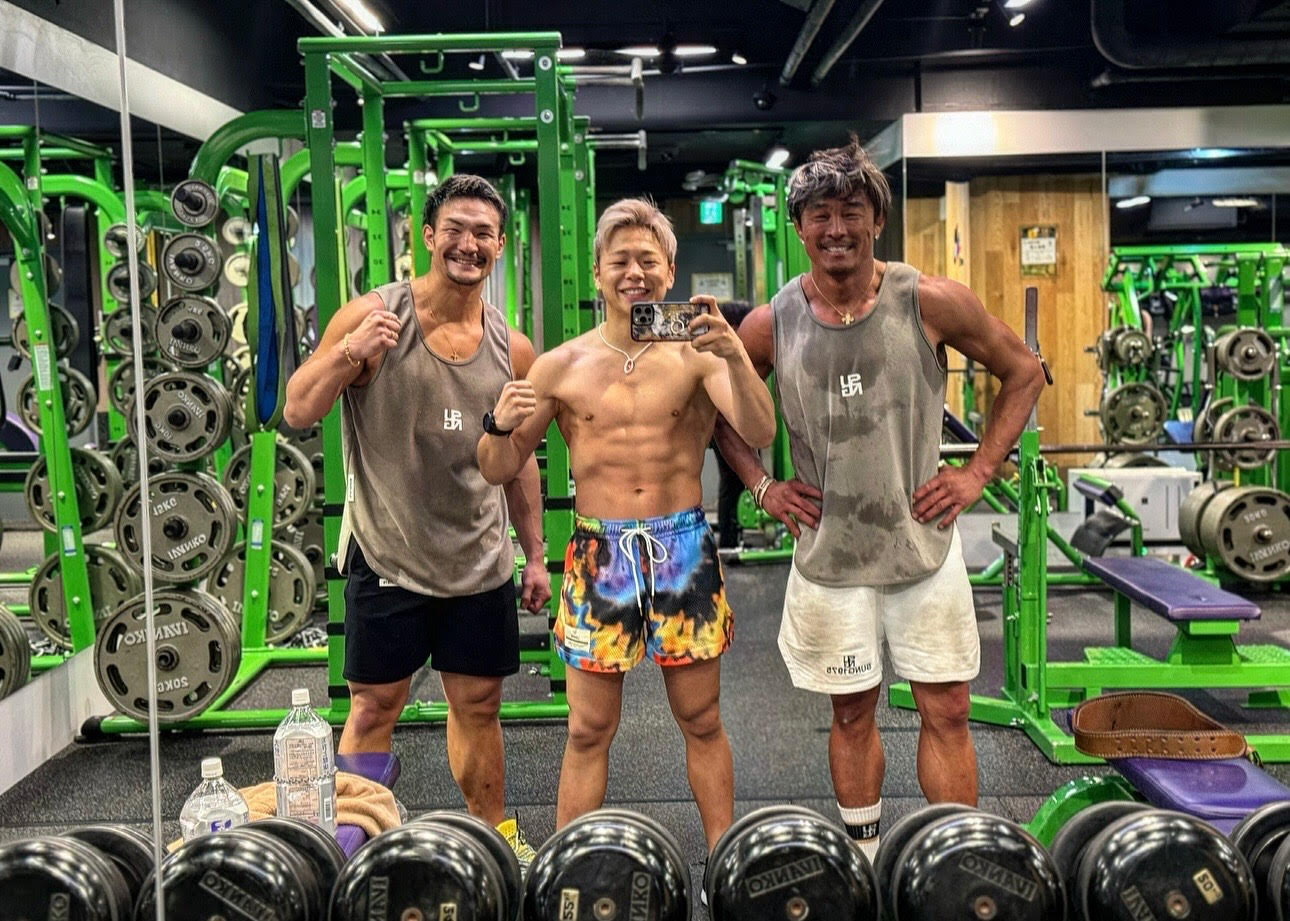 武尊が秋山成勲、松倉信太郎との3Sでバキバキの肉体を披露！！