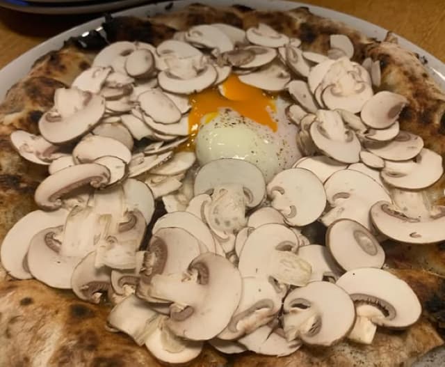 ミキ昴生、家族と味わう絶品ピザ！