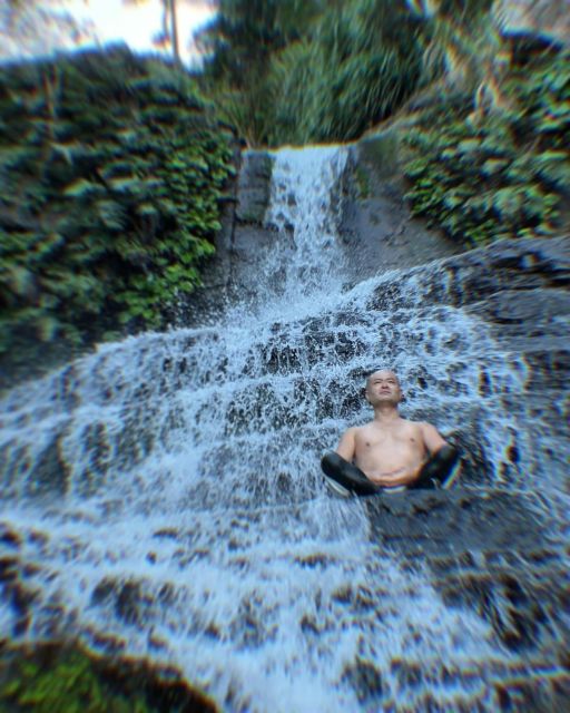 あばれる君、滝と一体化した修行僧？ショットにファン大注目！「地球の芸術を眼球に焼き付けました」