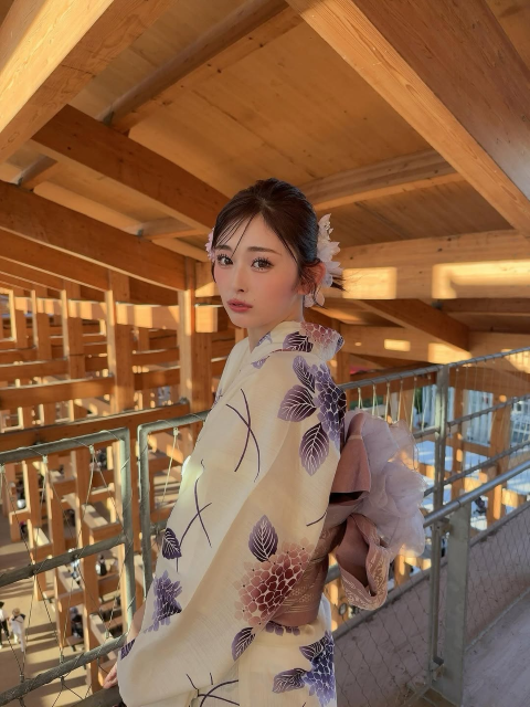 見返り美人ショットにドキッ!?ゆうちゃみ、今年初浴衣披露のインスタ投稿にファンからカワイイの声続々！