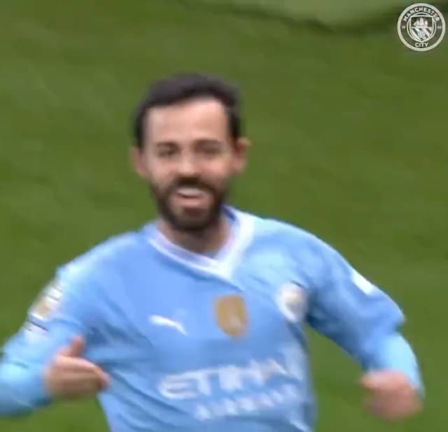 マンC ベルナルド・シウバの華麗なヒールショットを振り返る