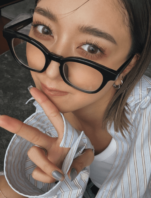 「たまにはだてめ」みちょぱ、黒ぶちメガネの自撮りショットが可愛すぎると話題に！