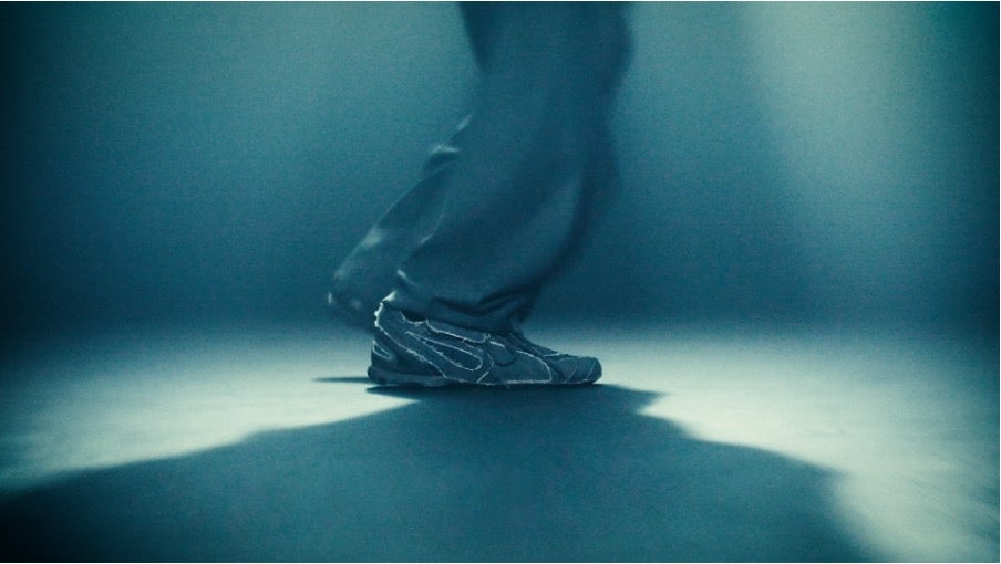 プーマ、韓国ブランド「JiyongKim」との初コラボでフットボールブーツ「V-S1」を再解釈した2モデルを発売