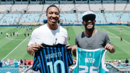 「まさかの現地観戦！」NBAホーネッツ選手がクラブW杯に登場、ユニ姿にファン騒然！