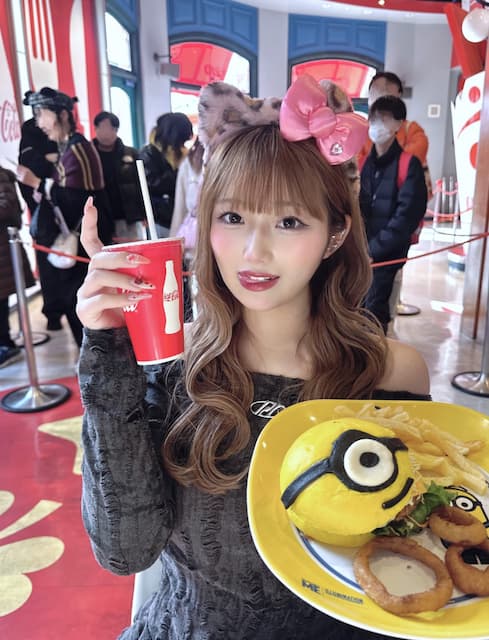 「ミニオンのご飯可愛い！！！」辻ちゃん長女・希空のユニバオフショットにいいね殺到！