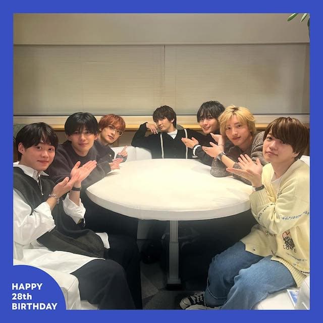なにわ男子の最年長・藤原丈一郎が28歳に🎂メンバーからのお祝いの言葉も👀