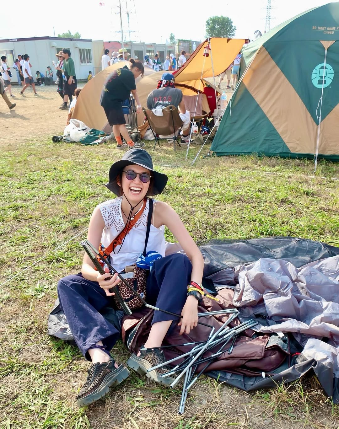 佐藤栞里が「RISING SUN ROCK FESTIVAL」でテント設営は諦めるも新たな発見に「こっちだって最高じゃんって」