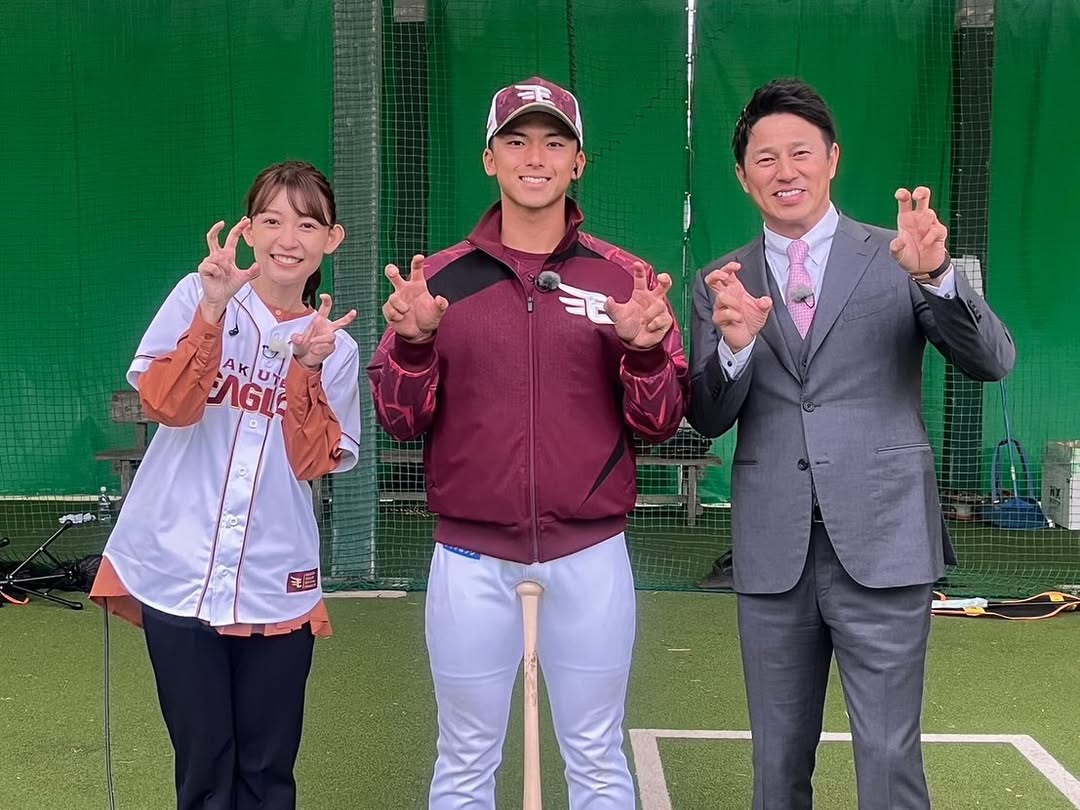 平石洋介が古巣楽天の取材へ！注目ドラ1やWBSCプレミア12出場選手とのショットも