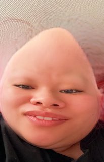 超人気女性YouTuberが坊主に?!衝撃の姿公開に「整えるとこ間違ってない??」の声