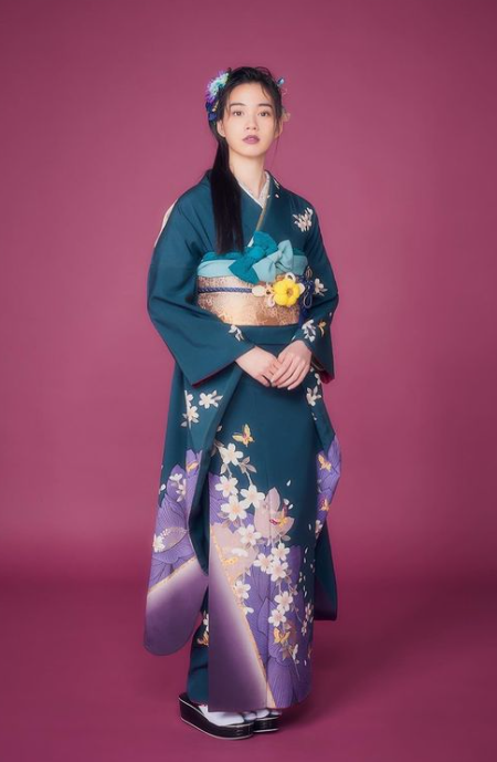 のんが着物姿で新年の挨拶、能登半島地震についても言及