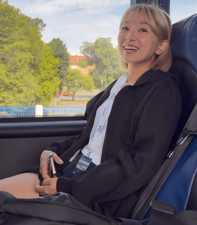 金髪テニス美女子、伝説のプレイヤー集結の”サミット・ムービー”を公開！バス内のキュートすぎる姿も話題に