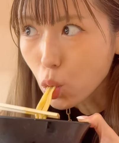 寿司屋でラーメンが定番!?「私くらい常連になると ラーメン食べにくら寿司へ」