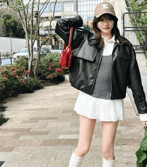 「ナイス」アイドル＆モデルの美女、映画を満喫！路上のおしゃれコーデも披露しファン注目の眼差し「可愛い」