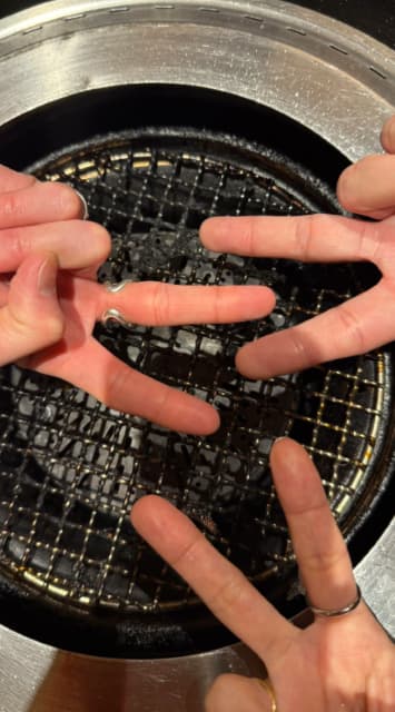 「混ざりたい〜〜」aiko 超人気歌手たちと焼肉を堪能！