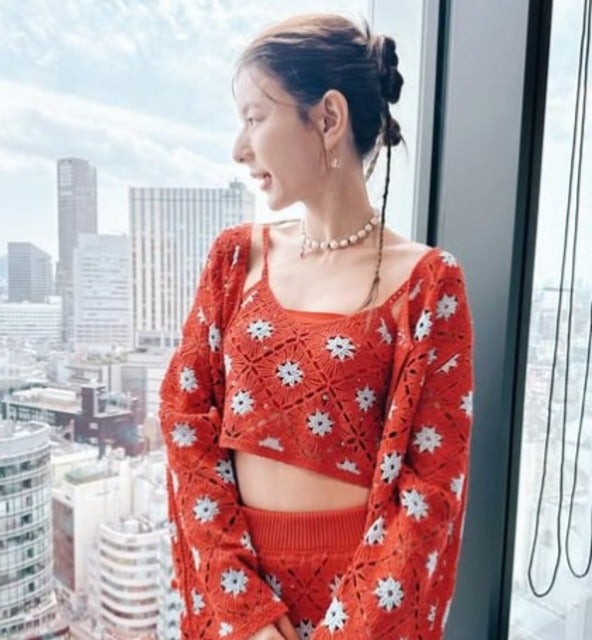 「早急に読みたいところ！」スザンヌが古本屋で気になる本をいろいろゲット！