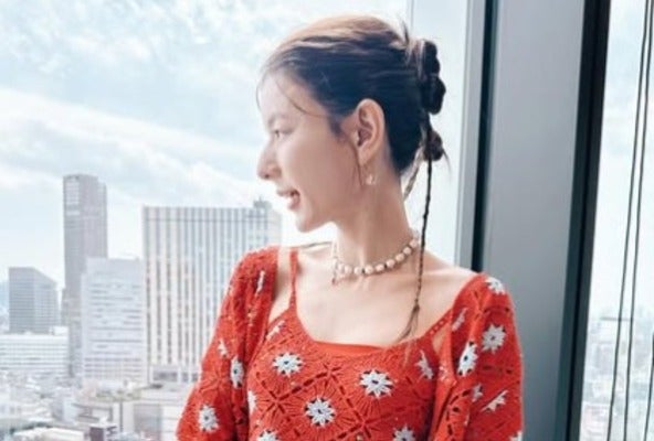 「早急に読みたいところ！」スザンヌが古本屋で気になる本をいろいろゲット！