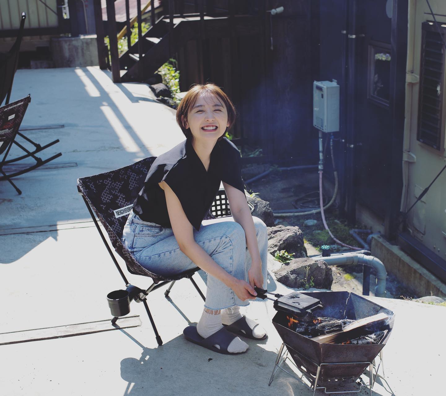 朝ごはんは焚き火で〇〇!?🔥おのののかさんの無邪気な笑顔にファン悶絶🧸💓