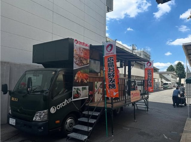 「やっぱりこれだ！」松下奈緒、お好み焼き愛語る　オタフクキッチンカー訪問で笑顔満開